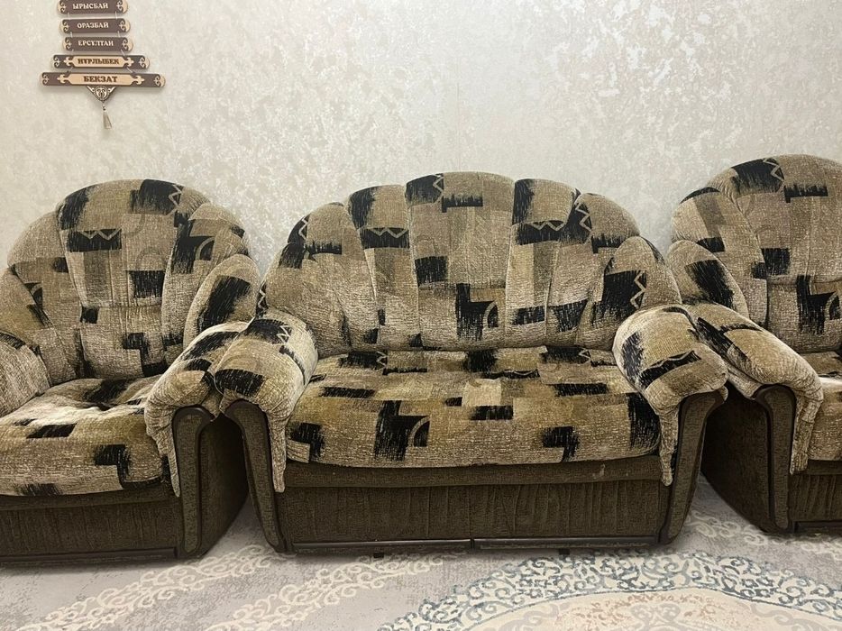 Диваный кровать почти новый