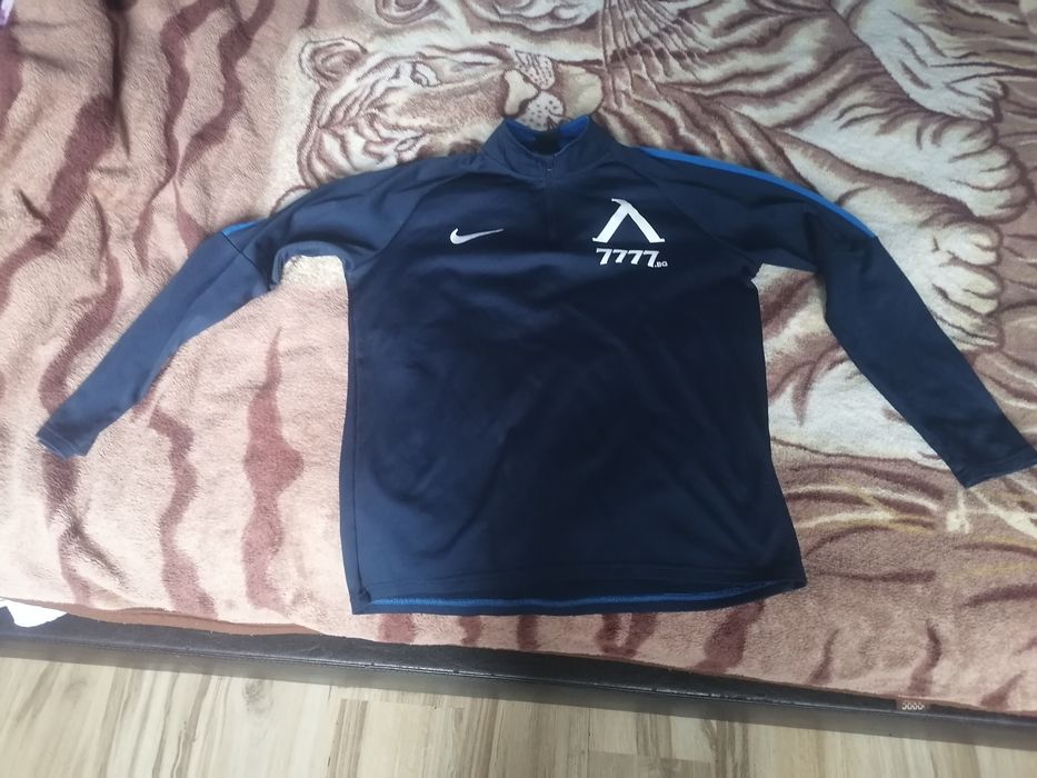 Горнище на Левски на найк размер М