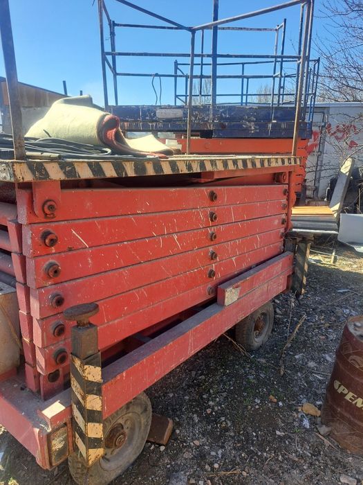 Подъемник ножничный