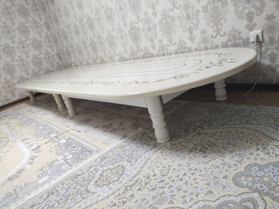 Гостевой стол для гостей