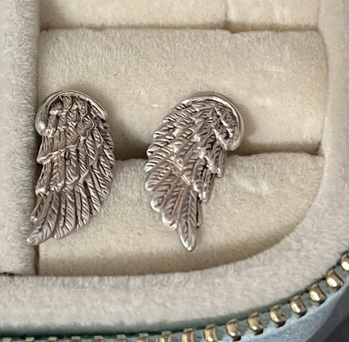 Обеци с крила