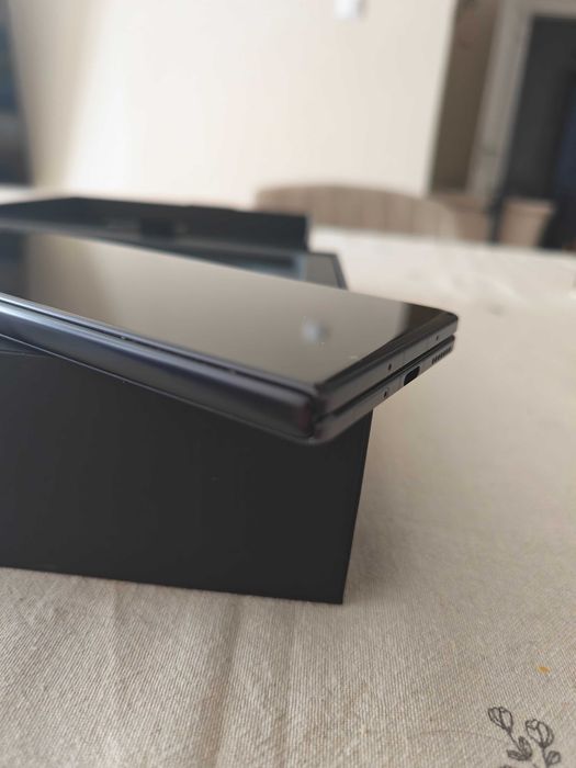 Продавам Honor Magic V5