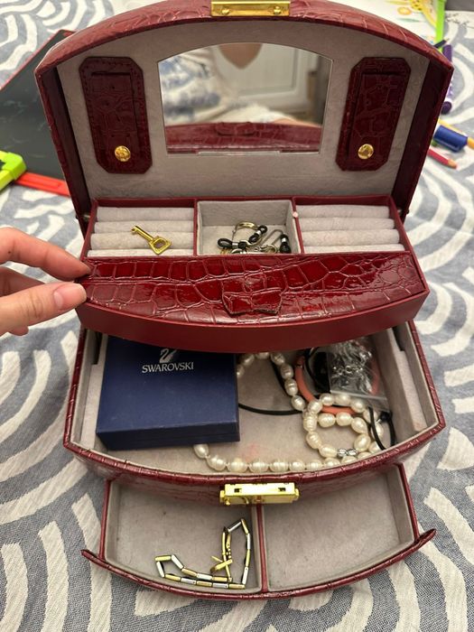 Шкатулка для украшении бордовая