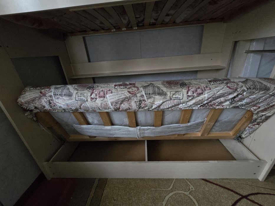 Продам двухъярусную кровать