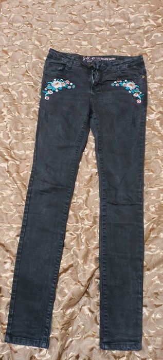 Три чифта дамски дънки