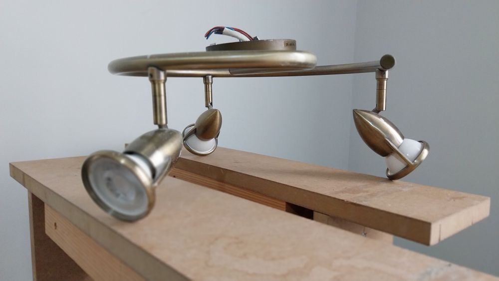 Лампа за подходяща за  таван