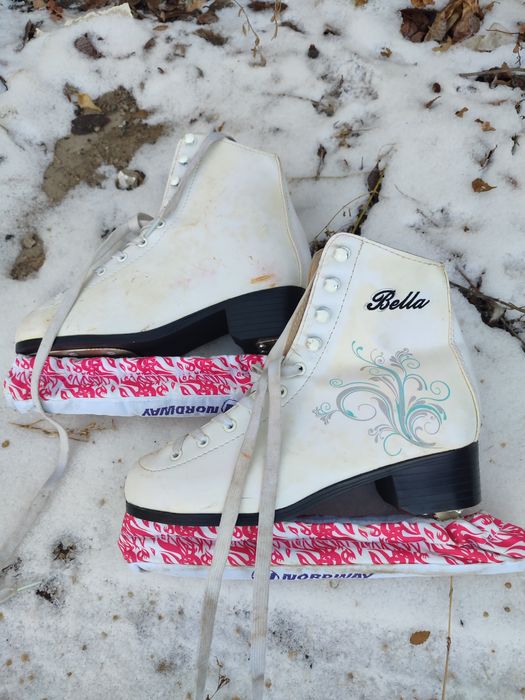 Продам фигурные коньки