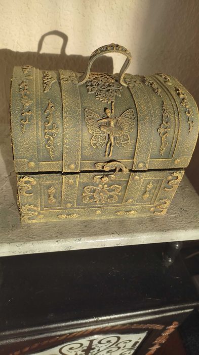 Красиво куфарче за бижута, гримове, снимки или други вещи.