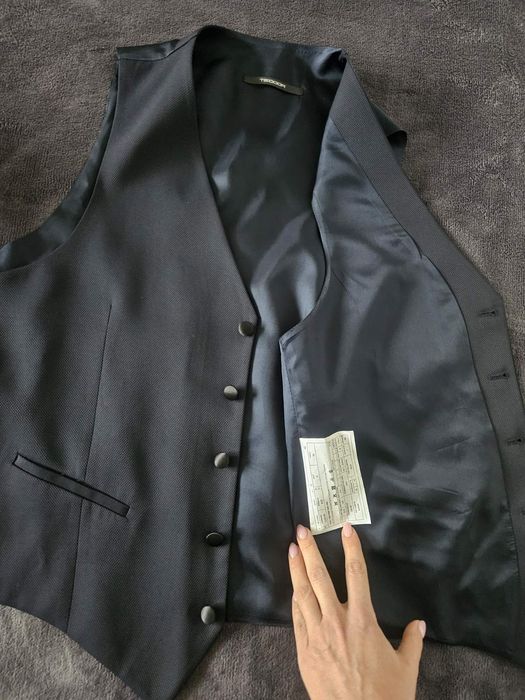 Абитуриентски костюм