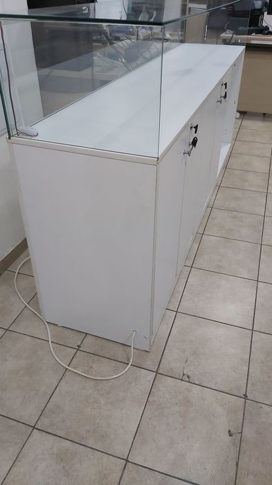 Витрина с подсветкой