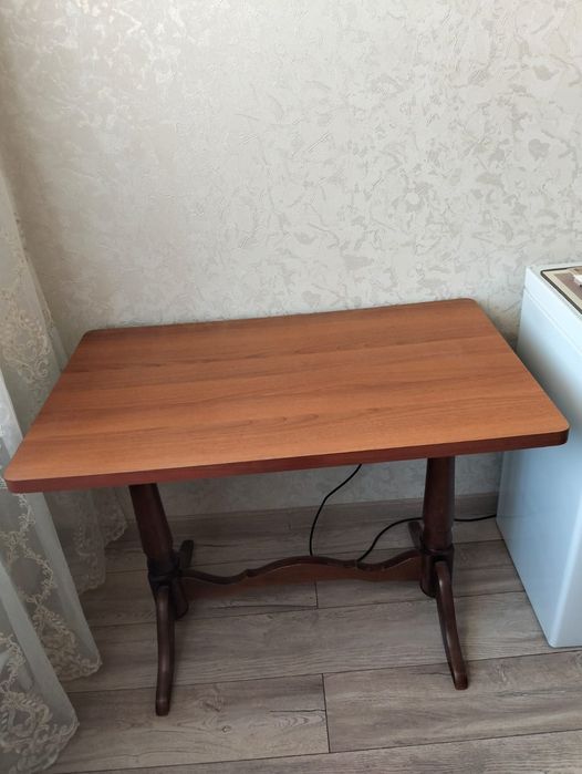 Продам кухонный стол