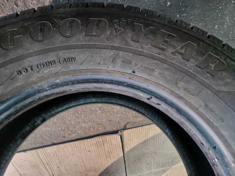 2 Goodyear R16C 225/75/ 
летни бусови гуми DOT0819
