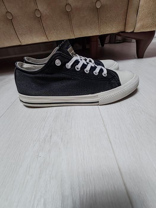 Teniși Fila original