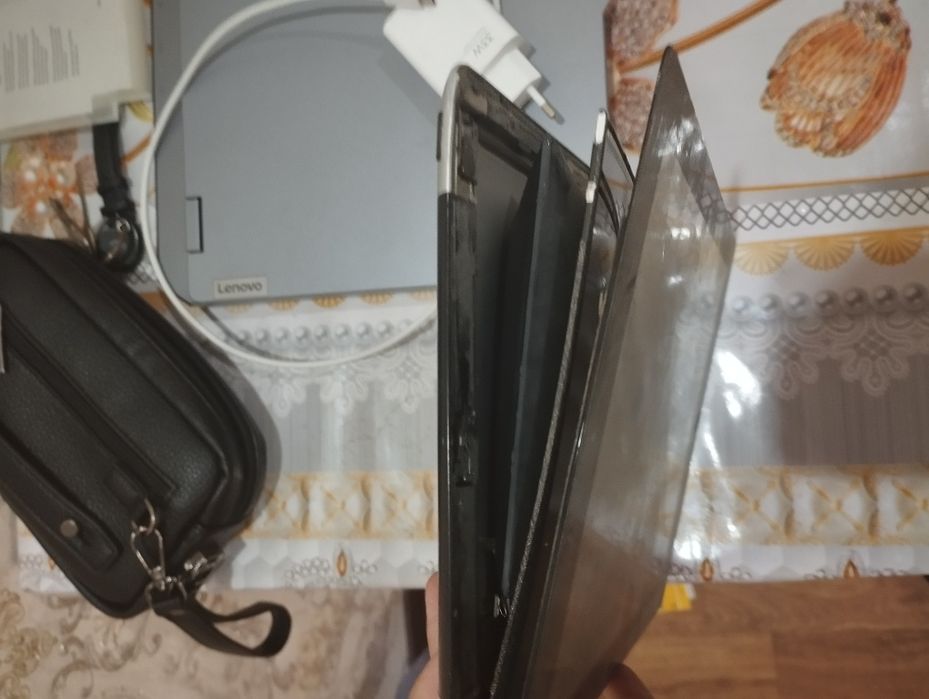 ipad надо батарею менят в остальном рабочий