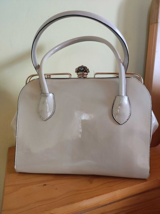 Дамска чанта в пудра цвят