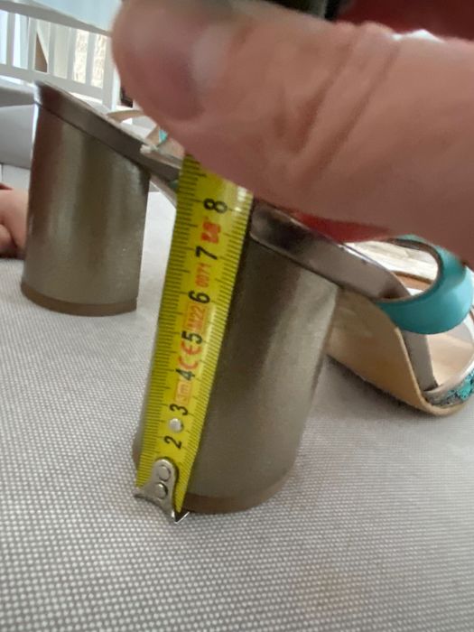 Sandale cu toc de piele 37