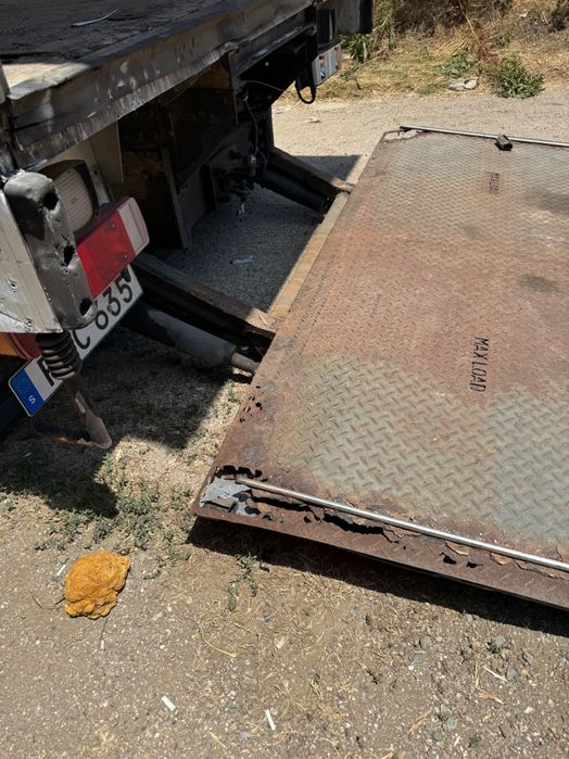 Работещ падащ борд за камьон