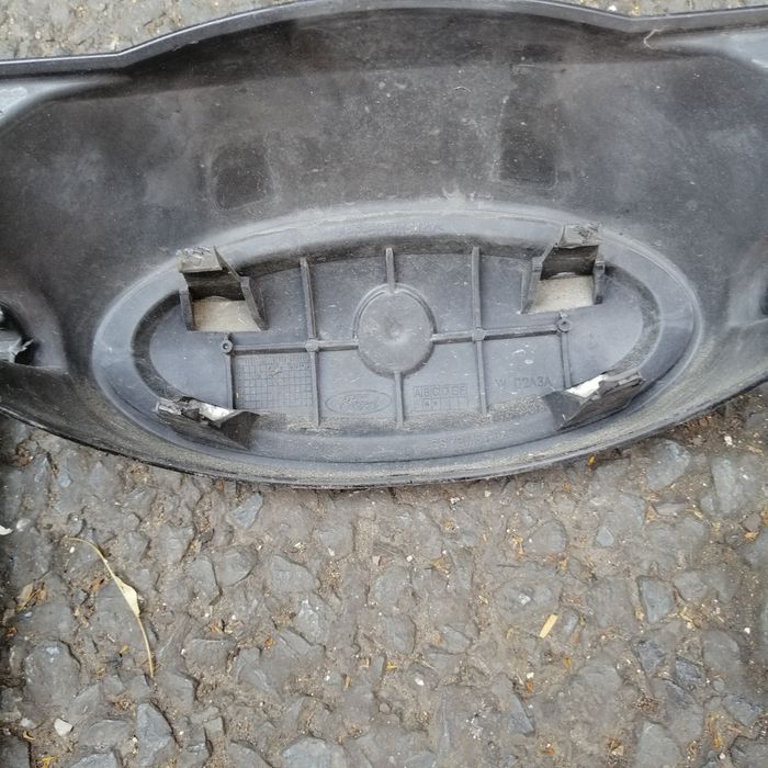 Grilă bară față Ford Focus MK3