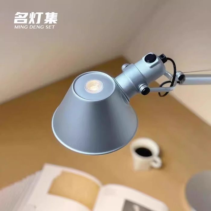 Настольная лампа в стиле Tolomeo