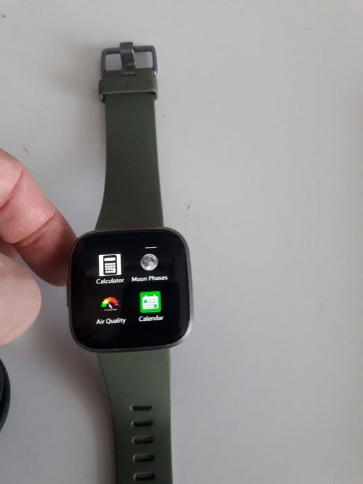 Ръчен часовник и зарядно