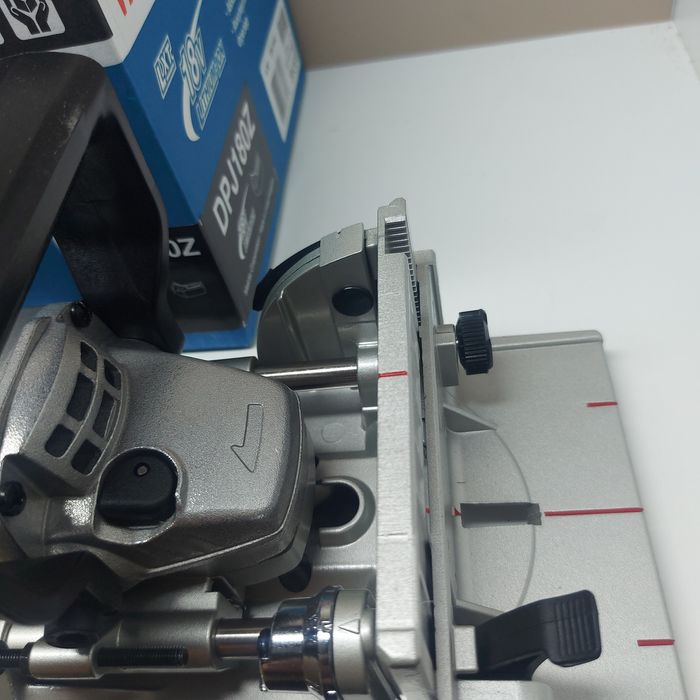 Акумулаторна фреза за дибли тип бисквитки Makita DPJ180Z