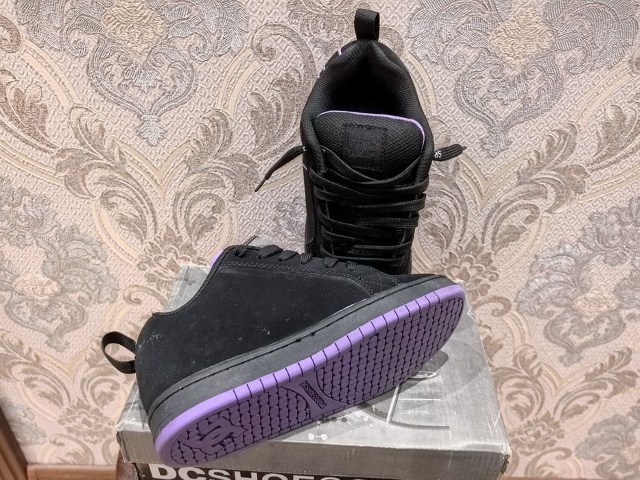 Продам мальчиковые кроссовки 36р