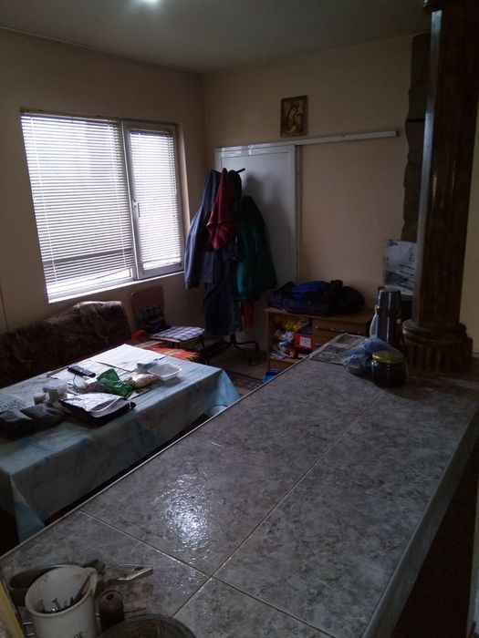 Продавам етаж от къща в Асеновград!