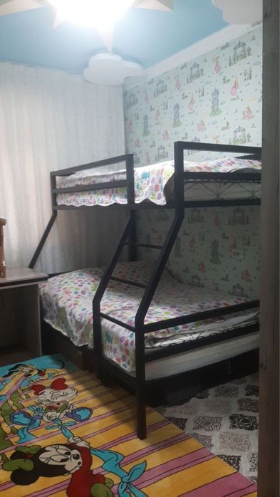 Продается 2 этажный кровать с матрасом