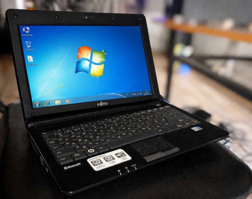 Нетбук Fujitsu M2010
