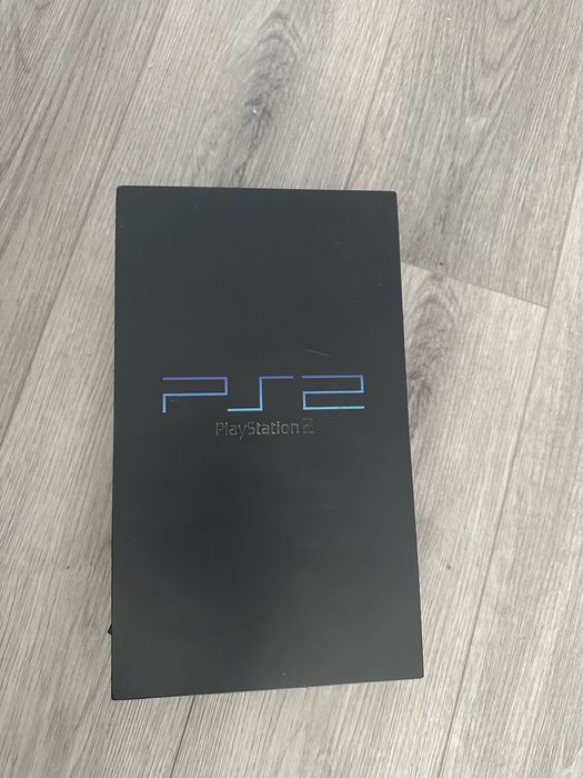 Vand playstation2 cu 2manete si jocuri