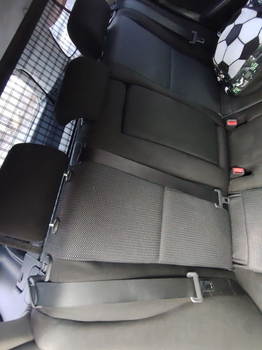 Vând Toyota Avensis avariat
