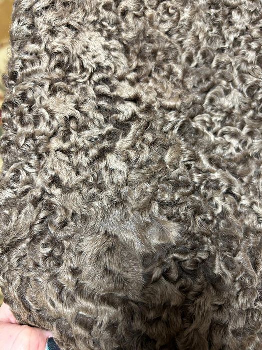 Шуба каракулевая