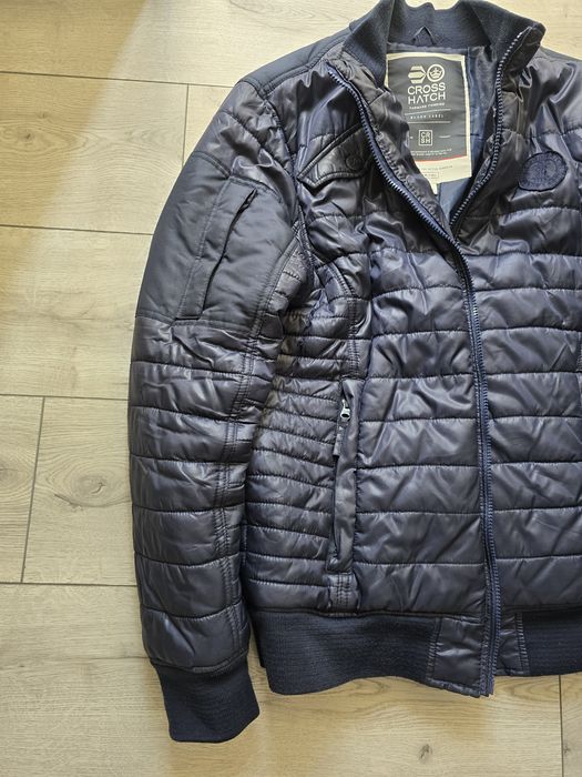Vând geaca CrossHatch