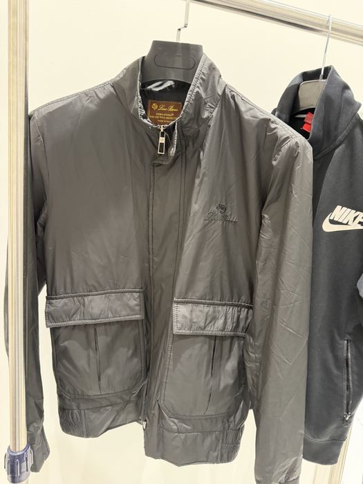 Куртки продаются