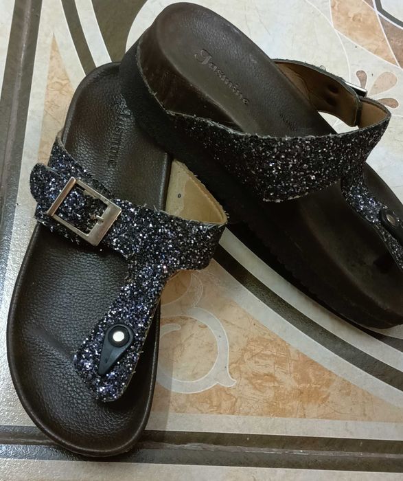 Papuci cu sclipici