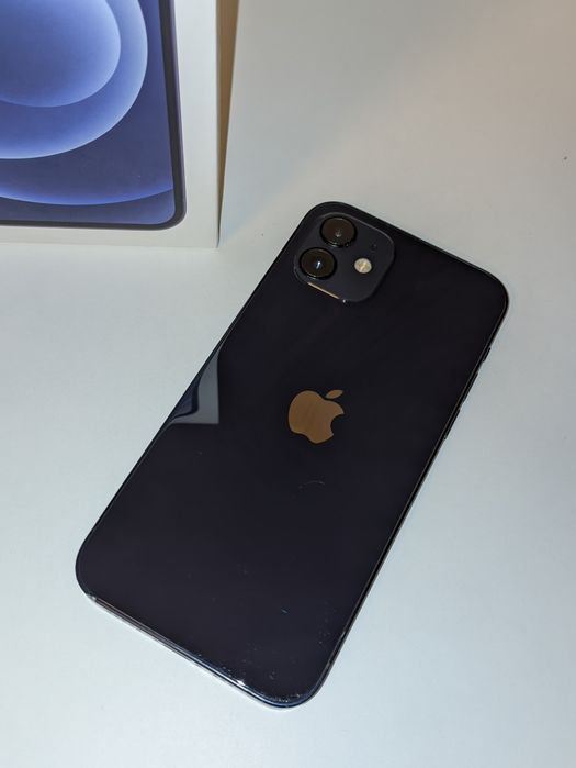 Продам iPhone 12