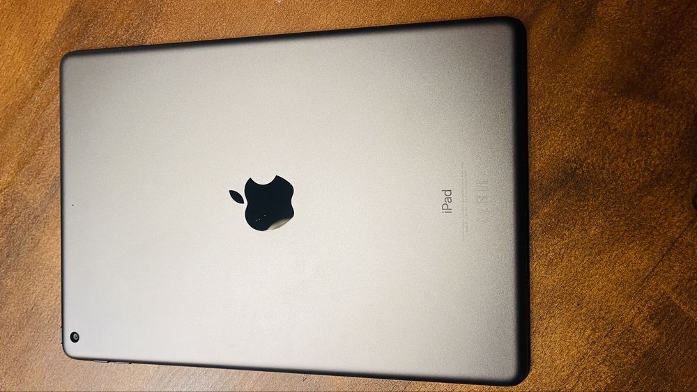 Vând / schimb iPad (9th generation) 2021 stare foarte bună