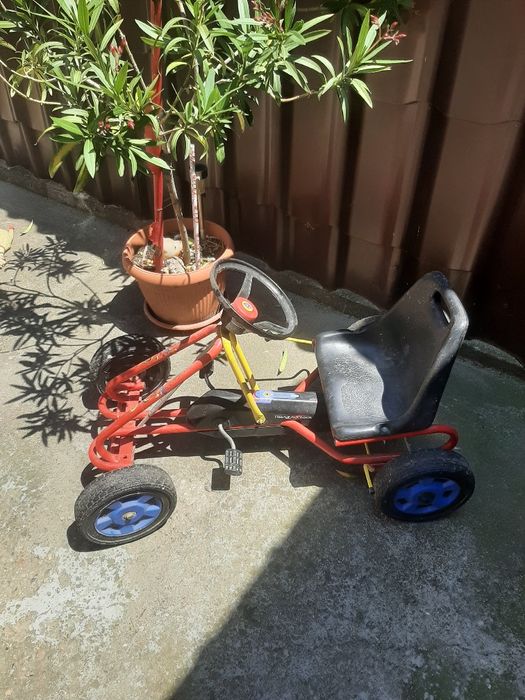 Vând tricicleta, trotinete copii