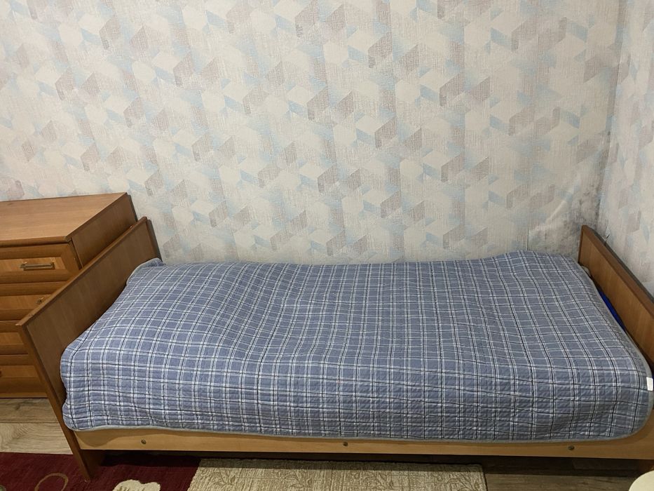 продам кровать с комодом.