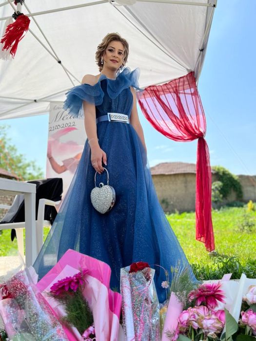 Абитуриентска рокля