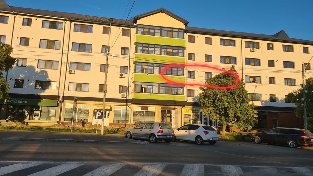 Vanzare apartament 3 camere, decomandat, pozitie centrala