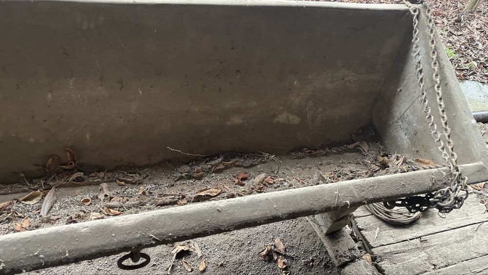 Valau/ Iesle din beton de vanzare