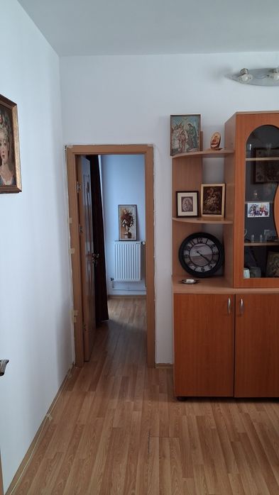 Vand apartament.2 cam semi decomandat.Casa de Cultura. cu gaze.