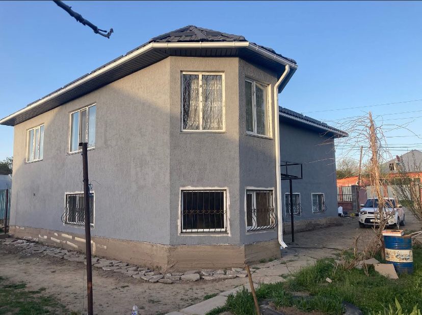 Покраска ворот , фасадов крыши