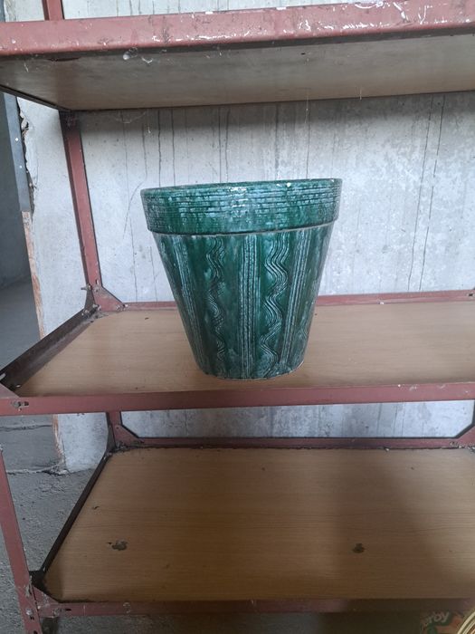 Голяма тежка саксия