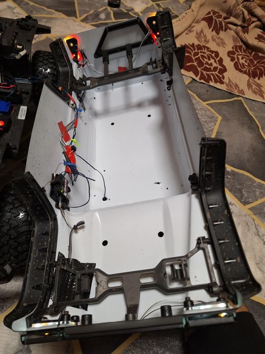 Модел Trx-4 Defender