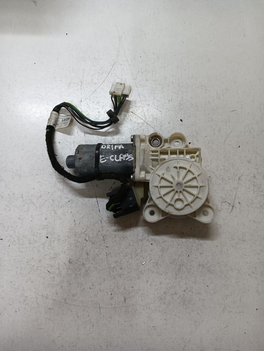 Motoras Geam Pivotant Dreapta Fata Mercedes-Benz E-Class W211 2002 - 2
