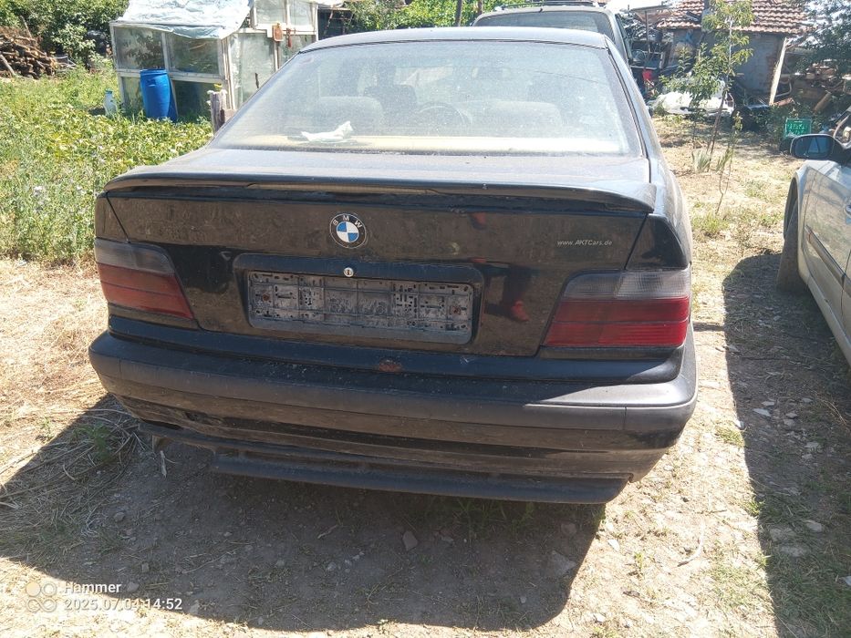 Продавам BMW e36 седан m44 b19 is на части