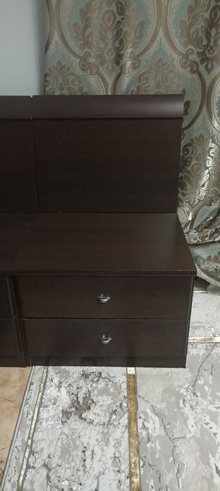 Прикроватные тумбы