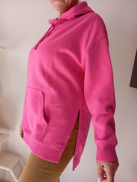 Суичър в циклама с качулка